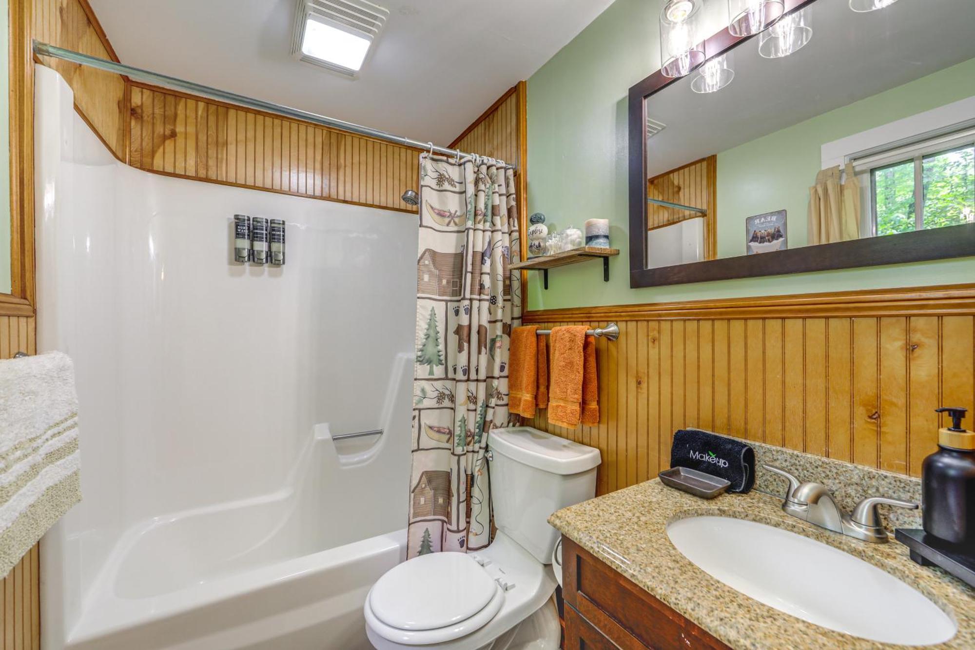Pet-Friendly Creekside Cabin With Pool Access! Maggie Valley Exterior foto