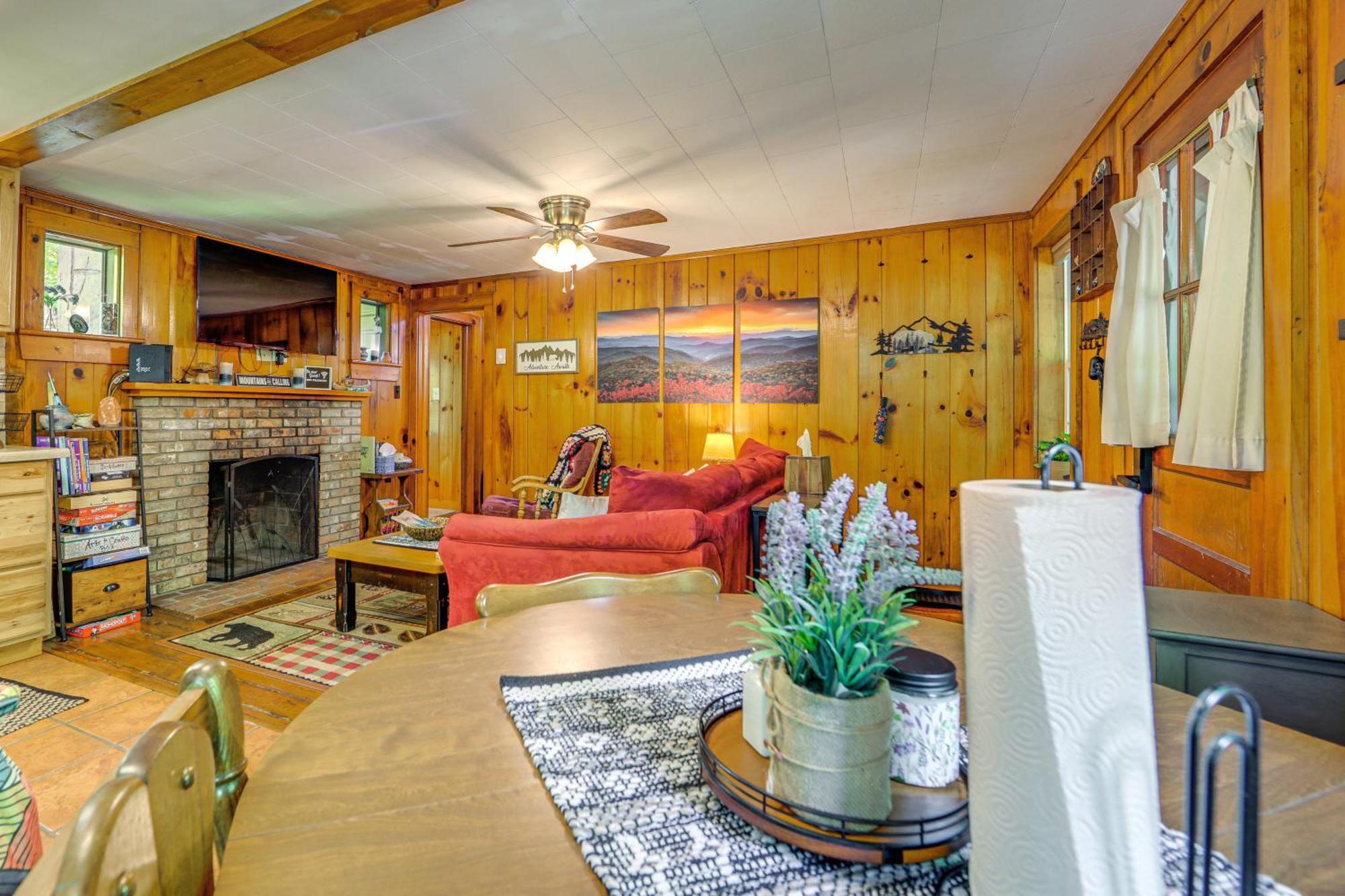 Pet-Friendly Creekside Cabin With Pool Access! Maggie Valley Exterior foto