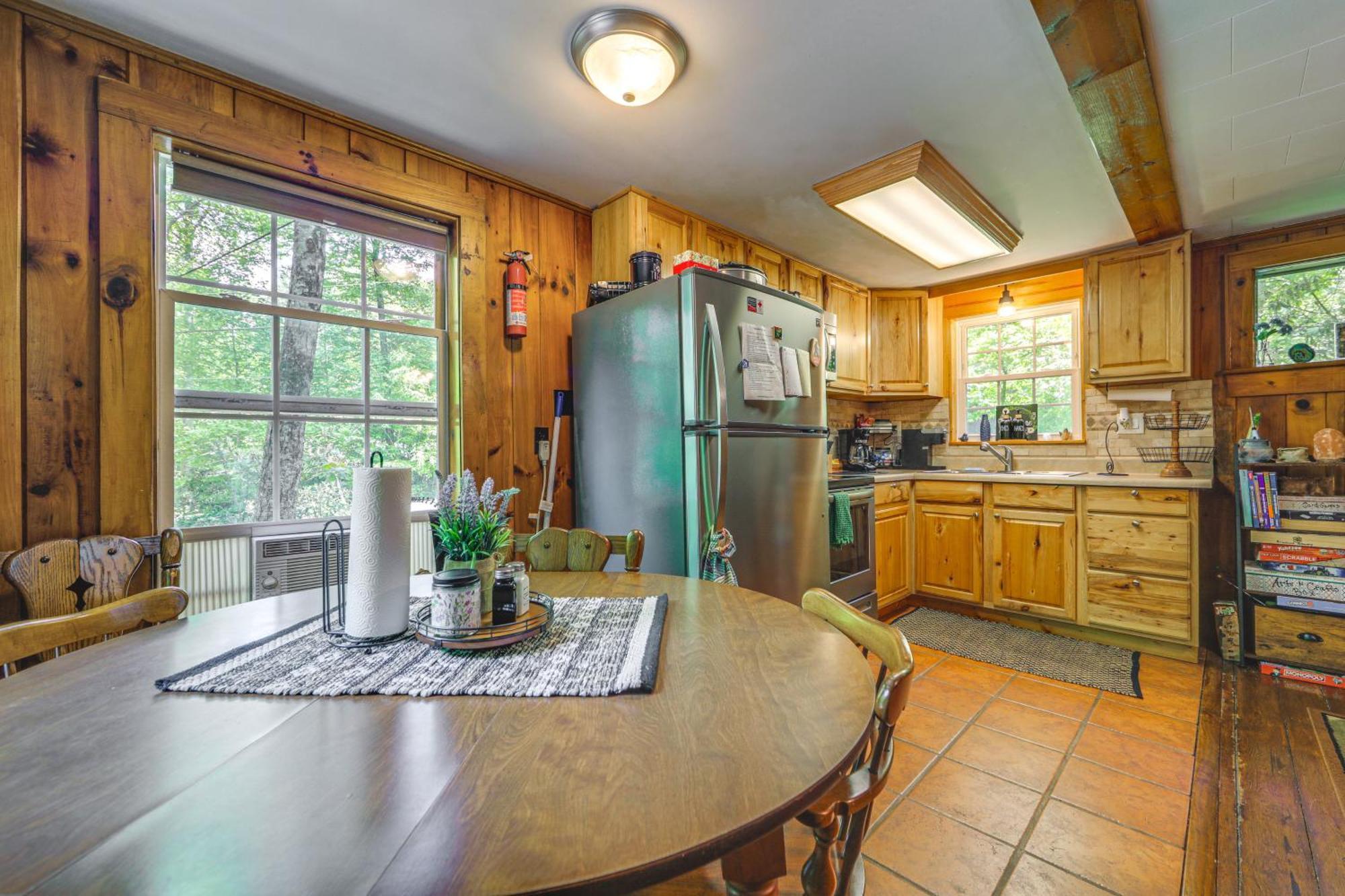 Pet-Friendly Creekside Cabin With Pool Access! Maggie Valley Exterior foto