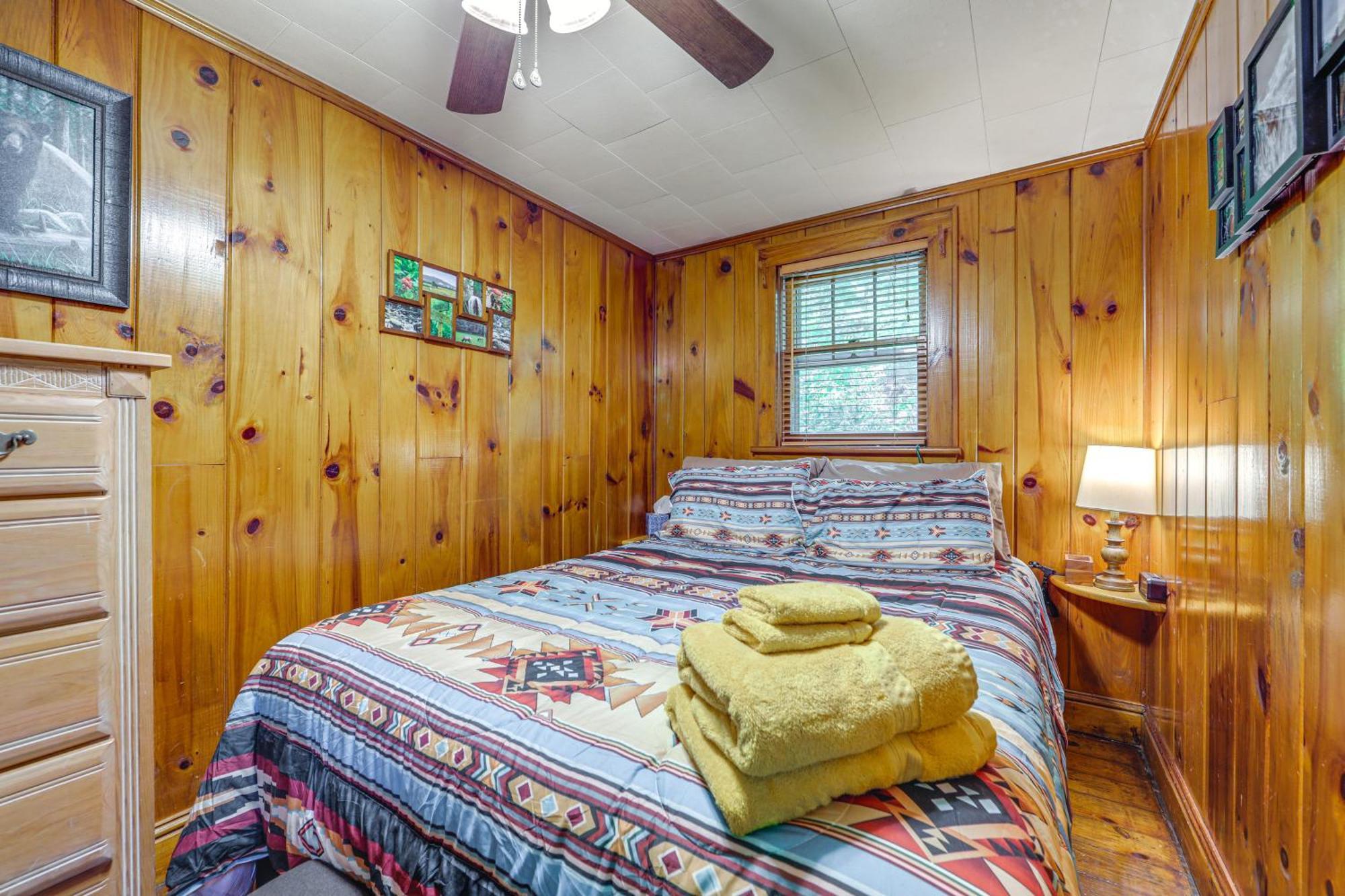 Pet-Friendly Creekside Cabin With Pool Access! Maggie Valley Exterior foto
