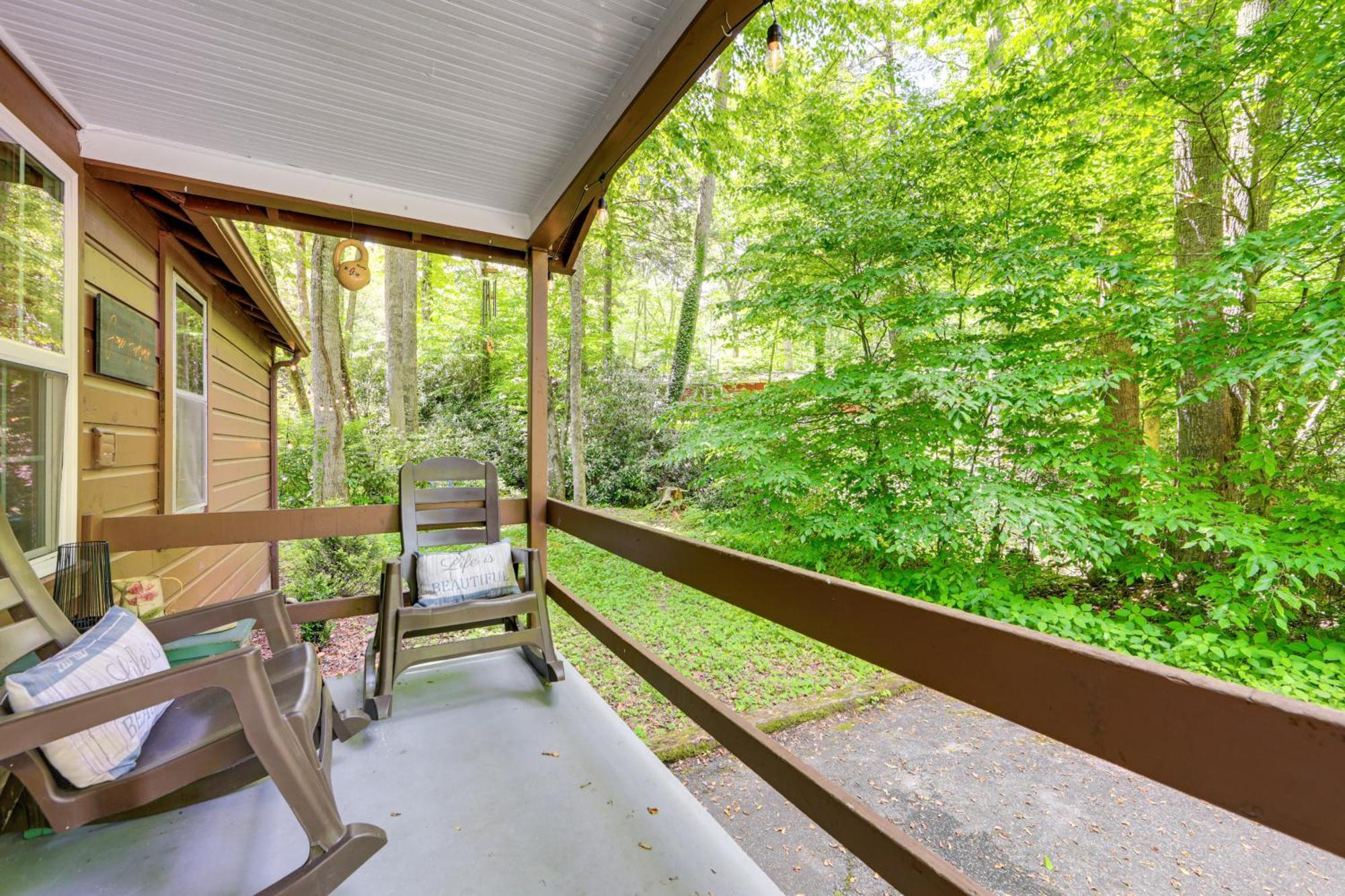 Pet-Friendly Creekside Cabin With Pool Access! Maggie Valley Exterior foto