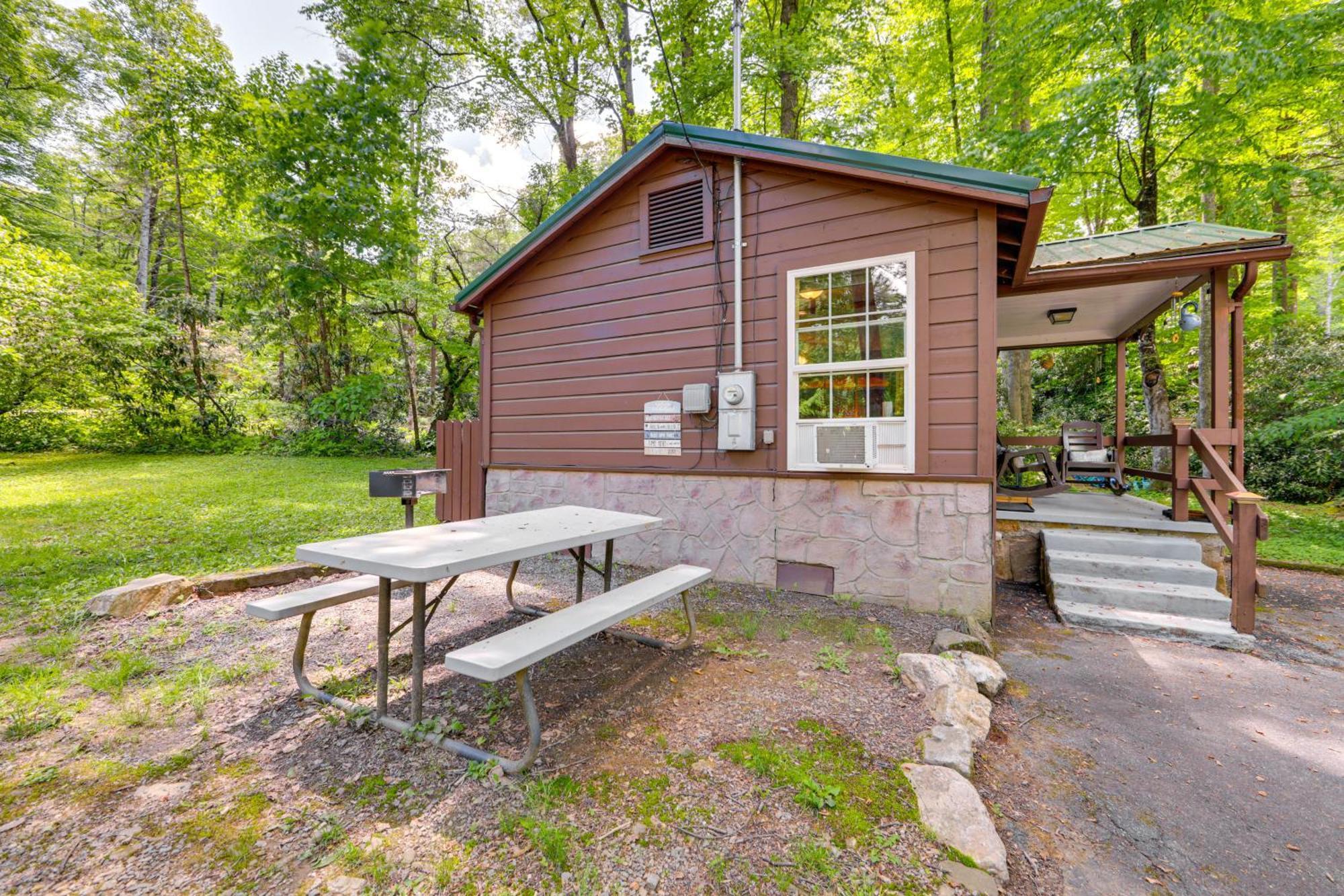Pet-Friendly Creekside Cabin With Pool Access! Maggie Valley Exterior foto