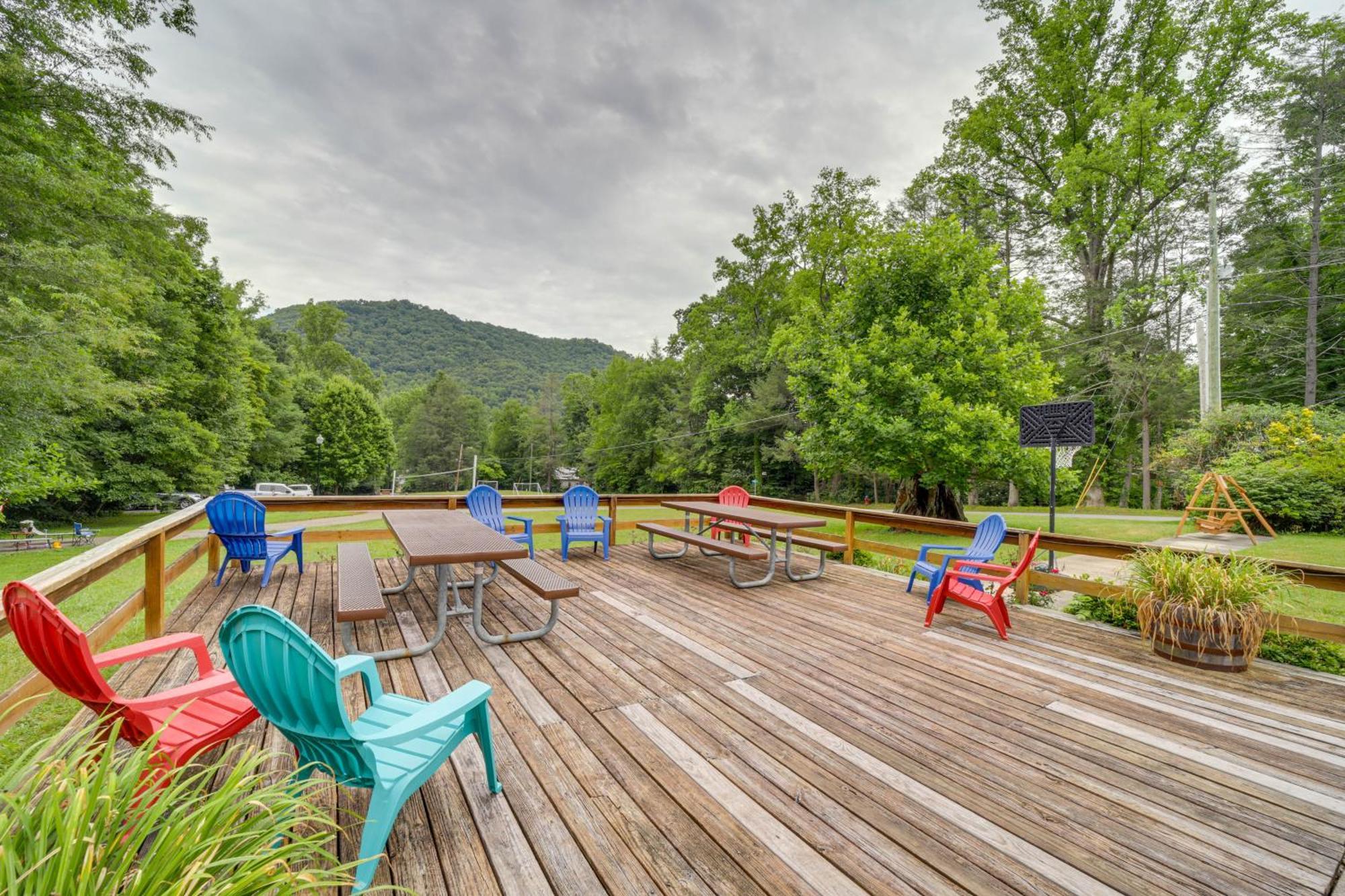 Pet-Friendly Creekside Cabin With Pool Access! Maggie Valley Exterior foto